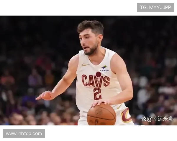 勇士队与国王队激战正酣NBA季后赛精彩对决引发球迷热议